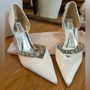 Never Worn Badgley Mischka White Satin Bridal Shoes Sz 8